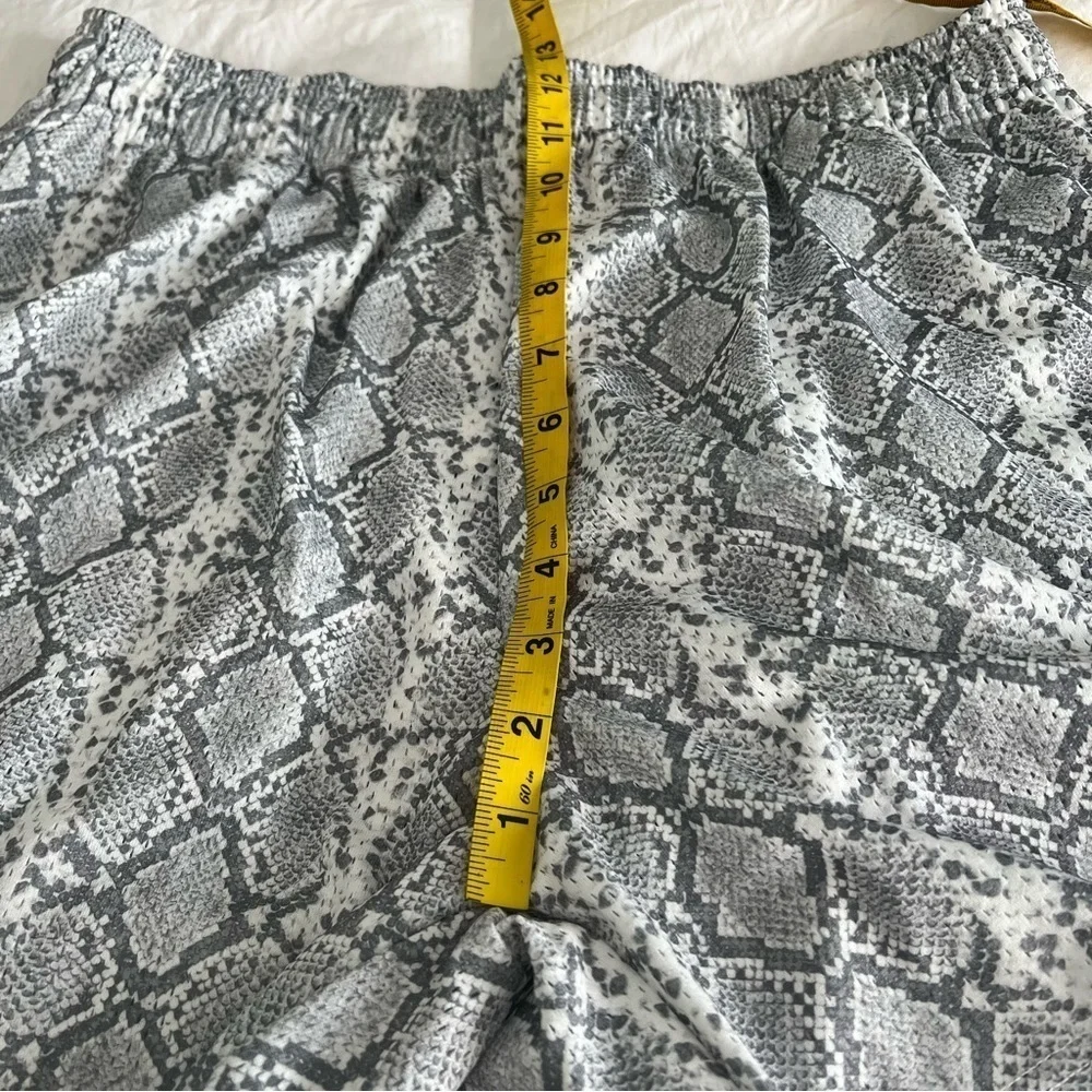 Bravest Studio Size XXL Grey Silver Snakeskin Patterned Shorts NEW